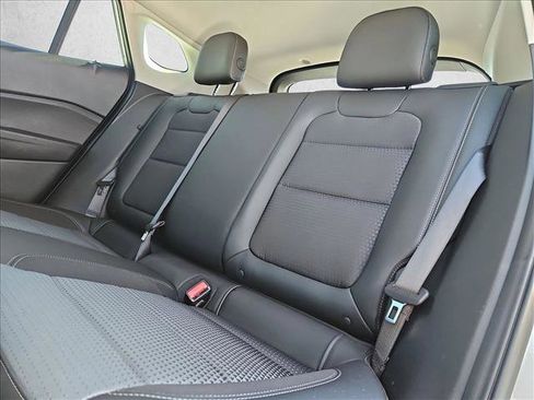 Used 2025 Chevrolet Trax LT w/ LT Convenience Package image 18