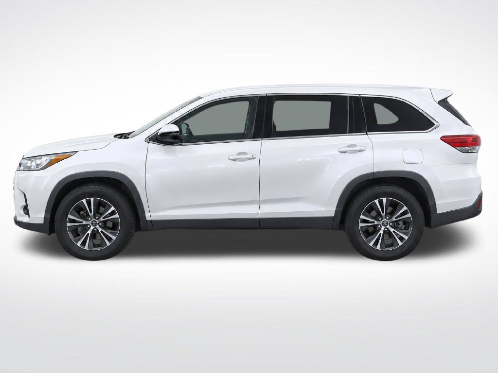 Used 2019 Toyota Highlander LE FWD image 7