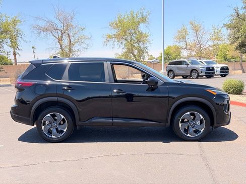 Certified 2025 Nissan Rogue SV FWD image 7