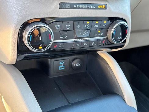 Used 2022 Ford Escape Titanium FWD image 31