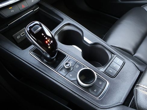 Used 2025 Cadillac XT4 Premium Luxury image 31