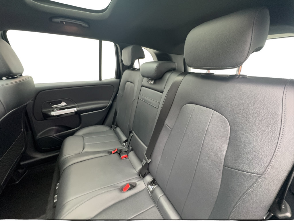 Used 2022 Mercedes-Benz GLB 250 4MATIC w/ Premium Package Lite image 26