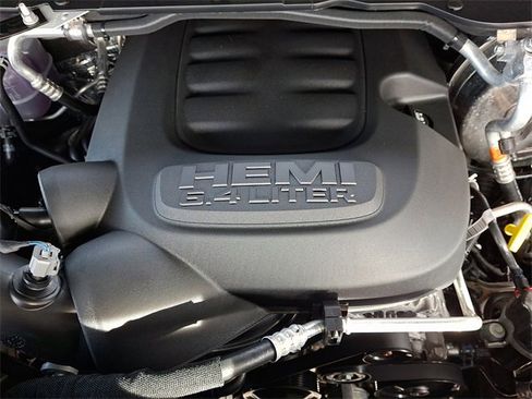 Used 2024 RAM 2500 Tradesman w/ Chrome Appearance Group image 26