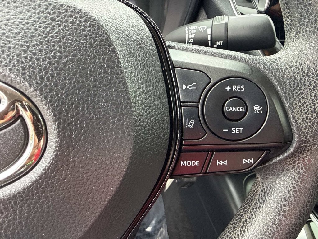 Used 2021 Toyota Corolla LE FWD image 31