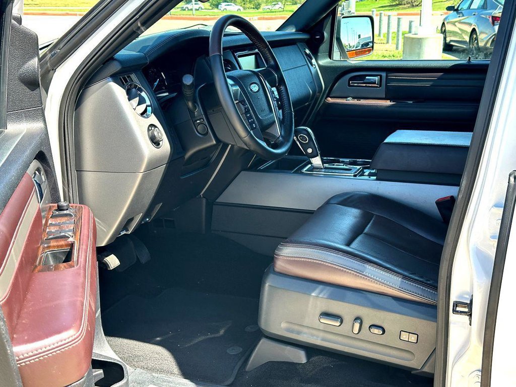 Used 2015 Ford Expedition Platinum RWD image 12