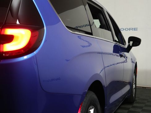 New 2026 Chrysler Pacifica Select image 5