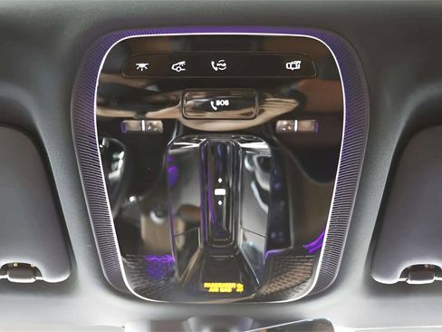 Used 2024 Mercedes-Benz GLC 300 4MATIC image 23