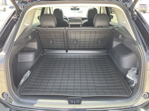 New 2026 Volkswagen Tiguan SE FWD image 21