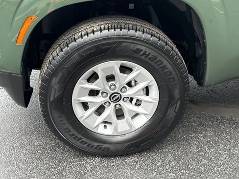 Used 2024 Nissan Frontier SV AWD/4WD image 11
