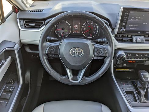 Used 2019 Toyota RAV4 XLE Premium image 19