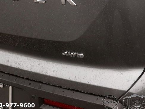 New 2025 Nissan Pathfinder SV image 7