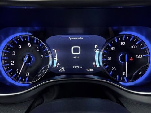Used 2025 Chrysler Pacifica Limited FWD image 35