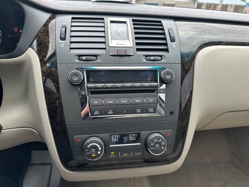 Used 2009 Cadillac DTS w/ Sun And Sound Package FWD image 31