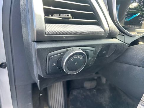 Used 2017 Ford Fusion SE w/ Fusion SE Technology Package FWD image 20