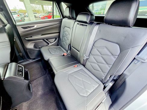 Used 2024 Volkswagen Atlas Cross Sport SE image 20