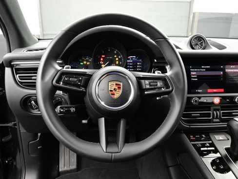 Certified 2025 Porsche Macan AWD/4WD image 8