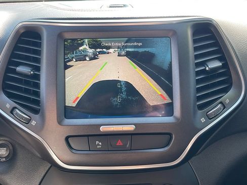 Used 2020 Jeep Cherokee Trailhawk w/ Comfort/Convenience Group AWD/4WD image 22