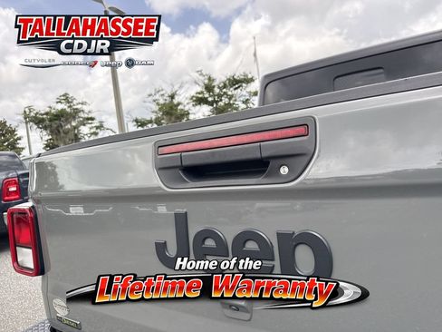 Used 2021 Jeep Gladiator Sport AWD/4WD image 5