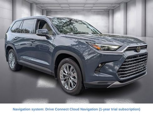 Used 2025 Toyota Grand Highlander AWD image 3