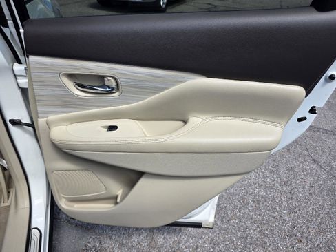 Used 2015 Nissan Murano Platinum w/ Platinum Technology Package FWD image 34