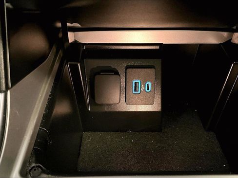 Used 2022 Ford Explorer XLT w/ Equipment Group 202A image 32