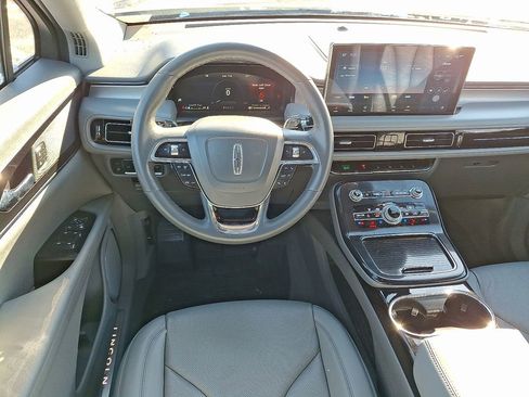 Used 2022 Lincoln Nautilus Reserve image 2