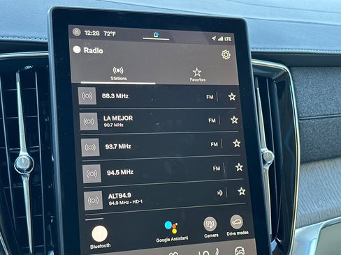 New 2025 Volvo XC90 B6 Ultra image 16