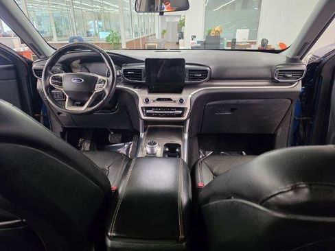 Used 2020 Ford Explorer XLT w/ Equipment Group 202A AWD/4WD image 15