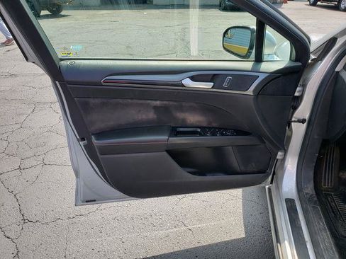 Used 2016 Ford Fusion SE FWD image 11