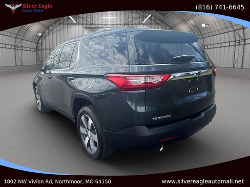 Used 2018 Chevrolet Traverse LT image 3