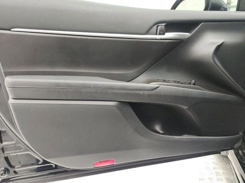 Used 2024 Toyota Camry SE image 11