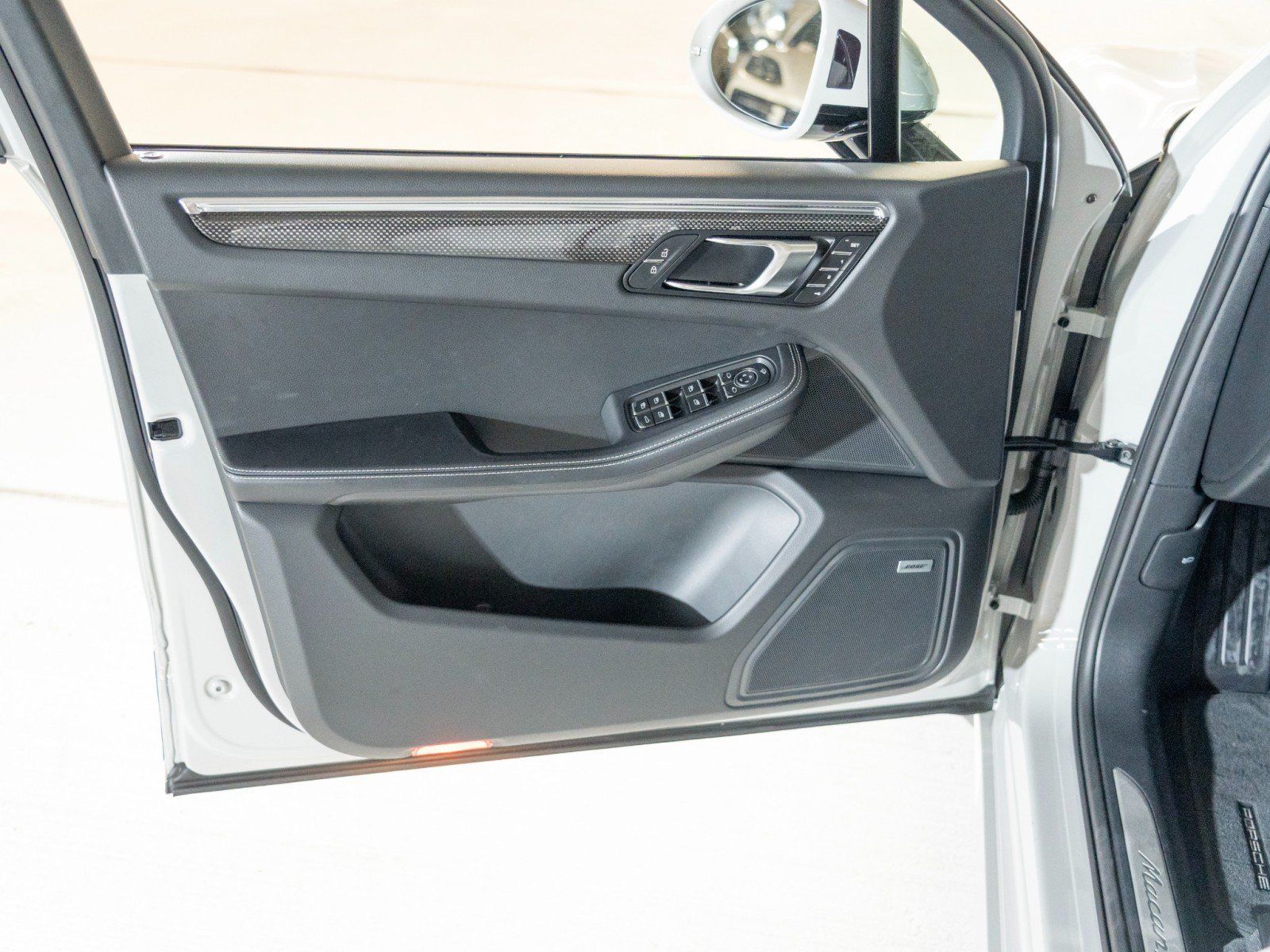 Used 2026 Porsche Macan S AWD/4WD image 16