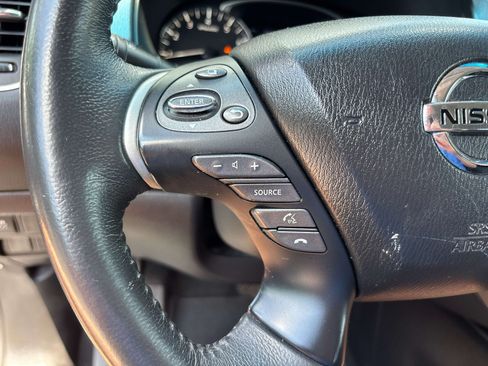 Used 2015 Nissan Pathfinder SV AWD/4WD image 15
