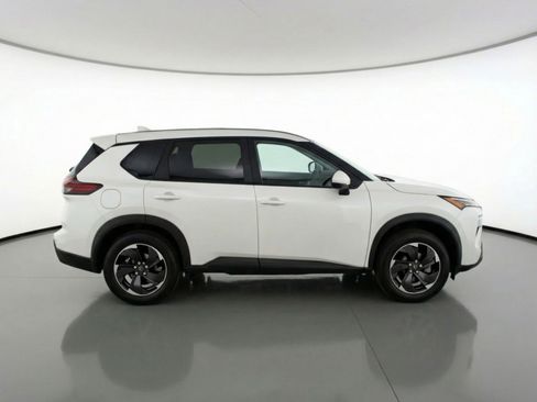 Used 2025 Nissan Rogue SV image 9