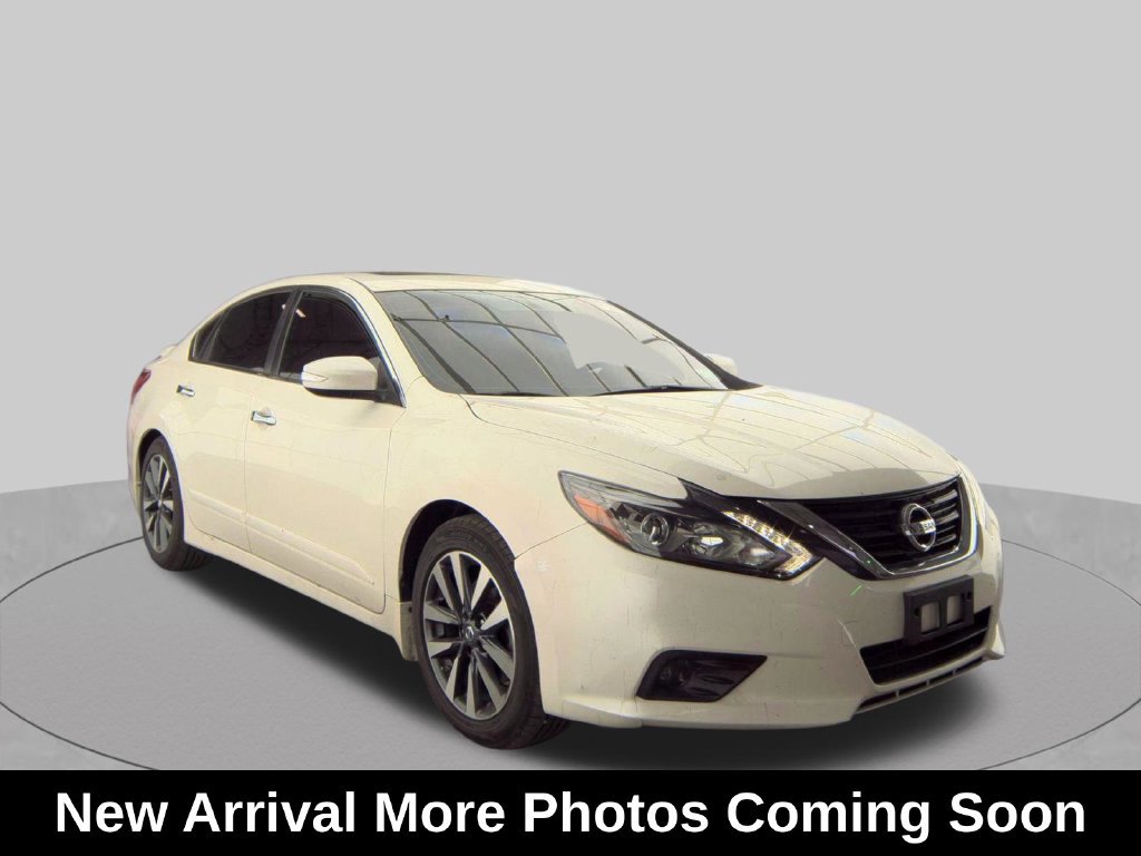 Used 2017 Nissan Altima 2.5 SL w/ 2.5 Technology Package FWD image 3