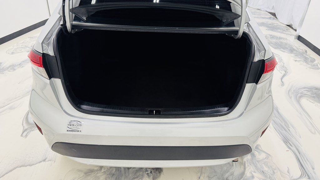 Used 2021 Toyota Corolla LE FWD image 10