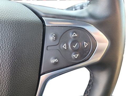 Used 2023 Chevrolet Traverse Premier image 32