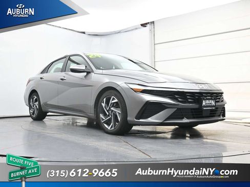 Used 2024 Hyundai Elantra SEL w/ Convenience Package FWD image 23