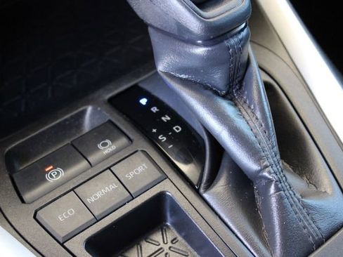 Used 2023 Toyota RAV4 LE FWD image 20
