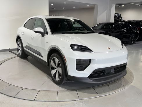 Used 2024 Porsche Macan 4 Electric AWD/4WD image 7
