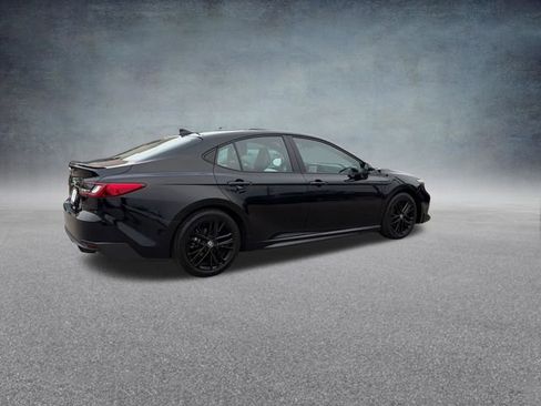 Used 2025 Toyota Camry SE image 4