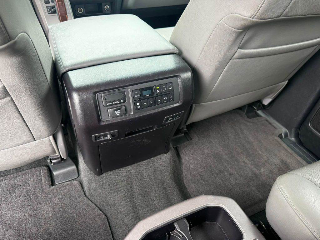 Used 2014 Toyota Sequoia Platinum RWD image 28