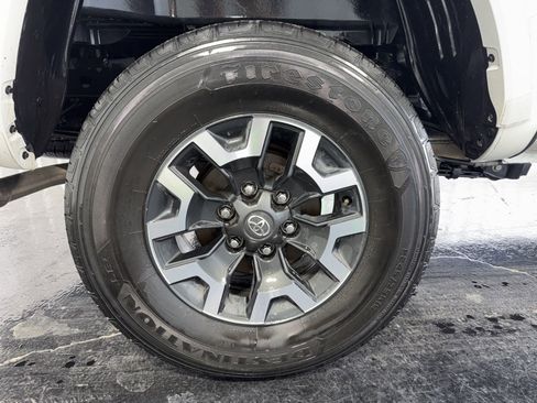 Used 2023 Toyota Tacoma SR5 w/ Technology Package image 8