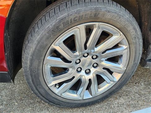 Used 2021 GMC Yukon XL SLT w/ SLT Luxury Plus Package image 9