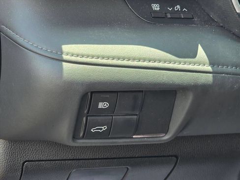 Used 2021 Toyota Highlander XLE FWD image 9