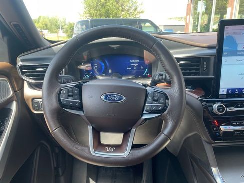 Used 2024 Ford Explorer King Ranch w/ Technology Package AWD/4WD image 27