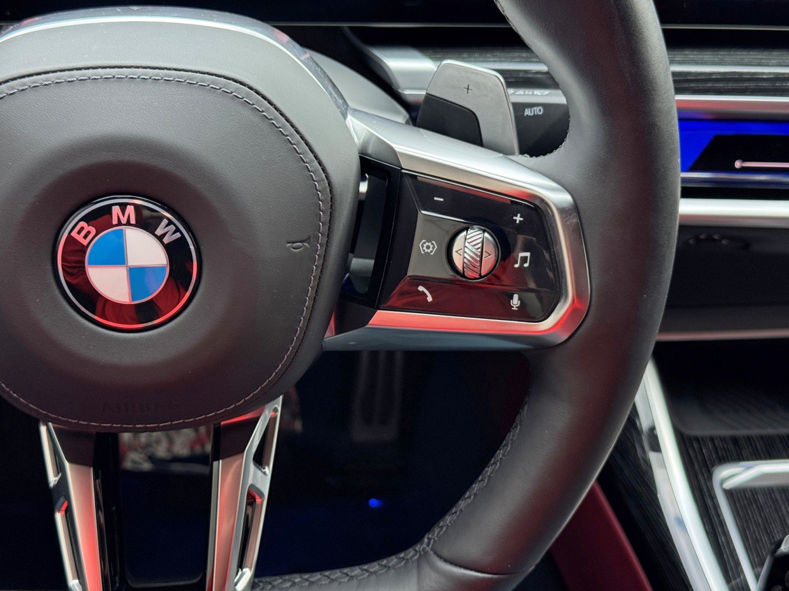Used 2025 BMW 740i RWD image 23