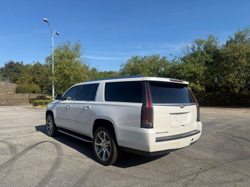 Used 2016 Cadillac Escalade ESV Luxury AWD/4WD image 5