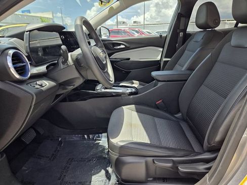 Used 2024 Chevrolet Trax LT FWD image 14