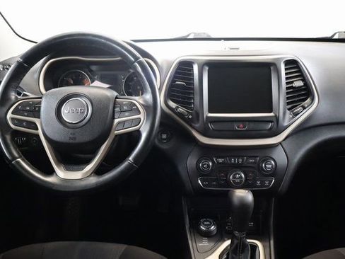 Used 2017 Jeep Cherokee Latitude w/ Comfort/Convenience Group AWD/4WD image 13